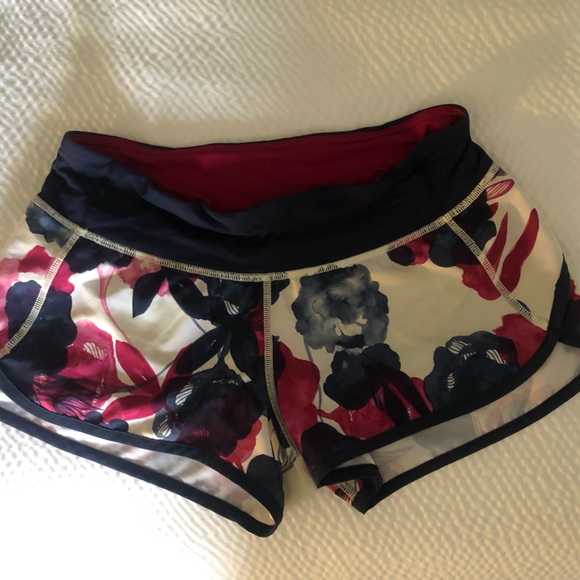 Lululemon Run: Speed Short *4-way Stretch EUC - Picture 6 of 9